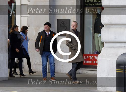 Londen 14 december 2014
Paul de Leeuw en zijn partner Stefan Nugter shoppen in Londen.