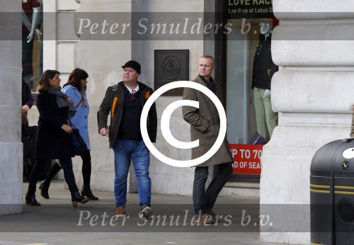 Londen 14 december 2014
Paul de Leeuw en zijn partner Stefan Nugter shoppen in Londen.