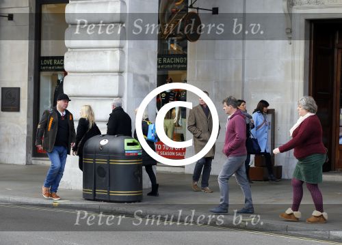 Londen 14 december 2014
Paul de Leeuw en zijn partner Stefan Nugter shoppen in Londen.