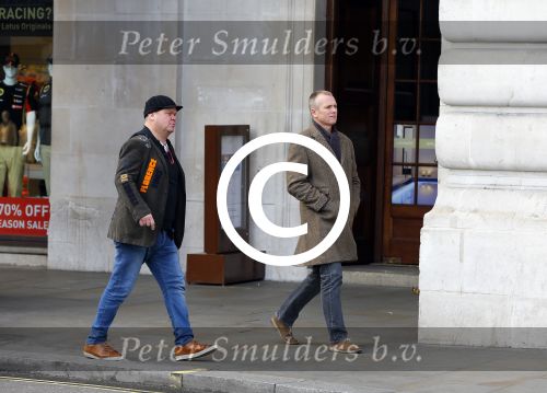 Londen 14 december 2014
Paul de Leeuw en zijn partner Stefan Nugter shoppen in Londen.
