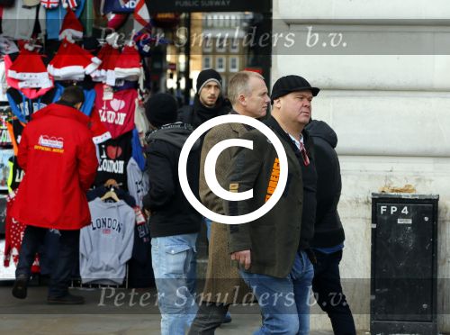 Londen 14 december 2014
Paul de Leeuw en zijn partner Stefan Nugter shoppen in Londen.