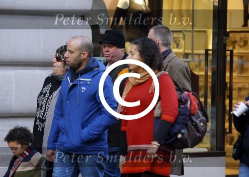 Londen 14 december 2014
Paul de Leeuw en zijn partner Stefan Nugter shoppen in Londen.