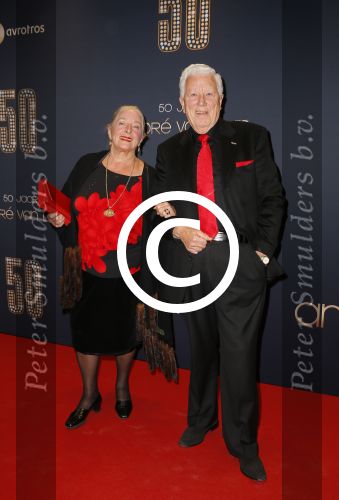 Utrecht 18 november 2014
Andre v Duin viert zijn 50 jarig artiesten bestaan in het Beatrix theater. paul v Gorcum met vrouw
