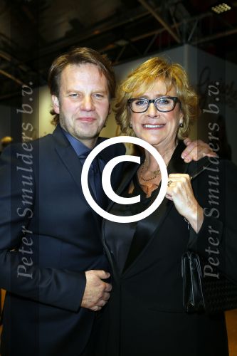 Amsterdam 1 december 2014
Premiere Gooische vrouwen 2 in het nieuwe de la mar met in de hoofdrollen Linda de Mol Lies Visschedijk Tjitske Reijdinga en Susan Visser. Peter Paul Muller met zijn moeder in de film Beppie Melissen