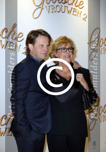 Amsterdam 1 december 2014
Premiere Gooische vrouwen 2 in het nieuwe de la mar met in de hoofdrollen Linda de Mol Lies Visschedijk Tjitske Reijdinga en Susan Visser. Peter Paul Muller met zijn moeder in de film Beppie Melissen