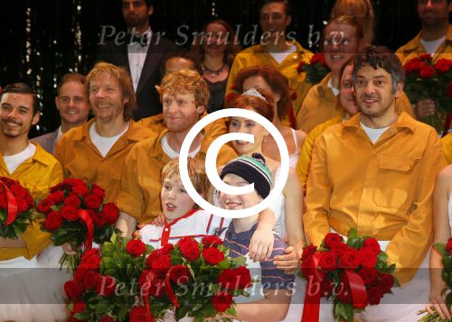 Scheveningen 30 november 2014
Premiere Billy Elliot in het circustheater met in de hoofdrollen Pia Douwes Carry Tefsen Bas Heerkens Reinier Demeijer en Bas Grevelink. Billy werd gespeeld door Carlos Puts.