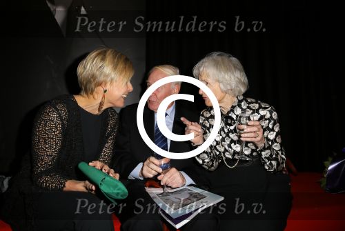 Amsterdam 11 december 2014
Presentatie van het nieuwe tijdschrift en platform van Wendy v Dijk.
Prinses Laurentien onthult het eerste exemplaar. Prinses Laurentien in gesprek met de ouders van Erland Galjaard