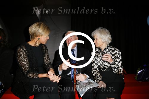 Amsterdam 11 december 2014
Presentatie van het nieuwe tijdschrift en platform van Wendy v Dijk.
Prinses Laurentien onthult het eerste exemplaar. Prinses Laurentien in gesprek met de ouders van Erland Galjaard