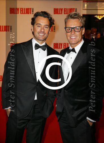 Scheveningen 30 november 2014
Premiere Billy Elliot in het circustheater.
Rik v d Westelaken met een vriend