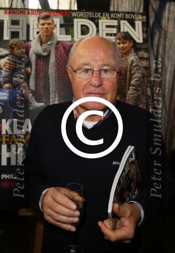 Ridderkerk 10 november 2014
Presentatie Helden met oa Klaasjan Huntelaar met vrouw en kinderen bij v d Valk. Rinus Israel