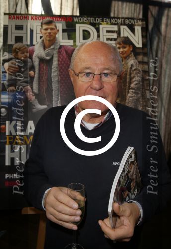 Ridderkerk 10 november 2014
Presentatie Helden met oa Klaasjan Huntelaar met vrouw en kinderen bij v d Valk. Rinus Israel