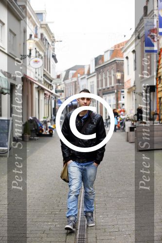 Weesp 4 december 2014
Robbie Hasselt wordt geinterviewd door Edwin Bredius. Robbie heeft dates gehad met Onno Hoes en deze gefilmd.