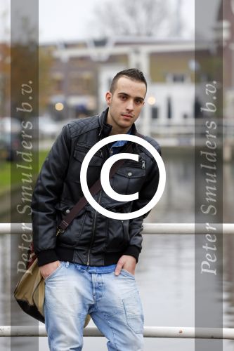 Weesp 4 december 2014
Robbie Hasselt wordt geinterviewd door Edwin Bredius. Robbie heeft dates gehad met Onno Hoes en deze gefilmd.