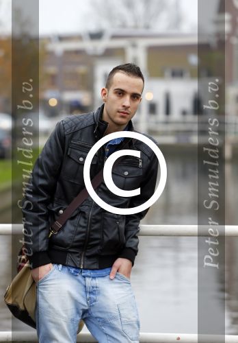 Weesp 4 december 2014
Robbie Hasselt wordt geinterviewd door Edwin Bredius. Robbie heeft dates gehad met Onno Hoes en deze gefilmd.
