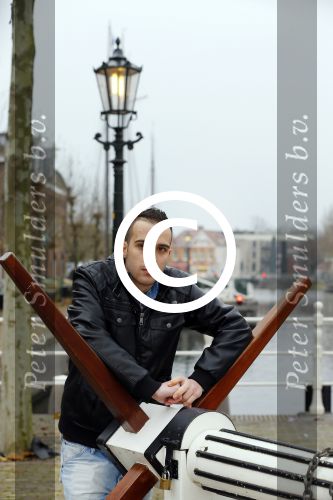 Weesp 4 december 2014
Robbie Hasselt wordt geinterviewd door Edwin Bredius. Robbie heeft dates gehad met Onno Hoes en deze gefilmd.