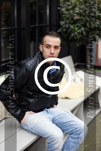 Weesp 4 december 2014
Robbie Hasselt wordt geinterviewd door Edwin Bredius. Robbie heeft dates gehad met Onno Hoes en deze gefilmd.