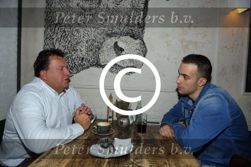 Weesp 4 december 2014
Robbie Hasselt wordt geinterviewd door Edwin Bredius. Robbie heeft dates gehad met Onno Hoes en deze gefilmd.