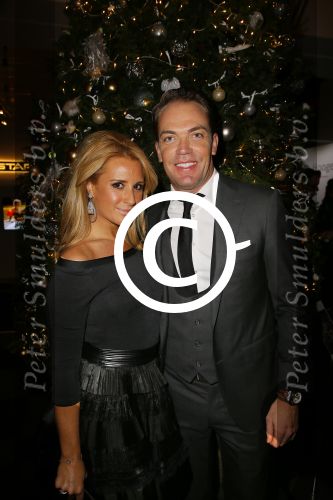 Amsterdam 11 december 2014
Luxery fair vip avond in de RAI. Robert Doornbos met Chantal Bles en kennissen