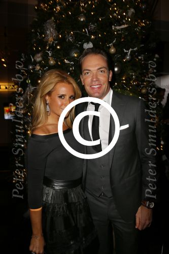 Amsterdam 11 december 2014
Luxery fair vip avond in de RAI. Robert Doornbos met Chantal Bles en kennissen