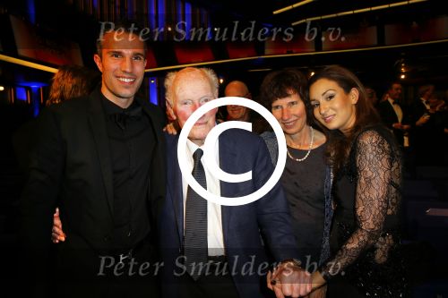 Amsterdam 16 december 2014
Sportman van het jaar verkiezing in de RAI.
Robin v Persie met zijn vrouw Bouchra en zijn moeder en opa