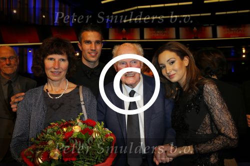 Amsterdam 16 december 2014
Sportman van het jaar verkiezing in de RAI.
Robin v Persie met zijn vrouw Bouchra en zijn moeder en opa