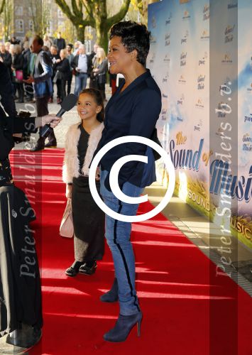 Den Bosch 23 november 2014
Premiere Sound of music in de parade in Den Bosch. 
Ruth Jacott met......