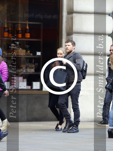 Londen 14 december 2014
Sam Worthington met zijn zwangere vriendin Lara Bingle in Londen