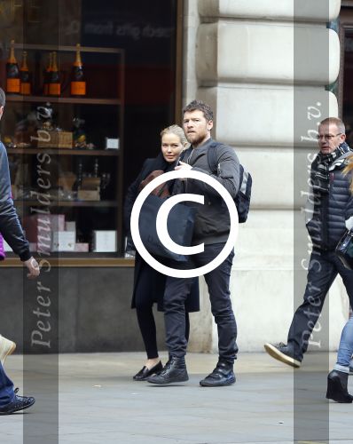Londen 14 december 2014
Sam Worthington met zijn zwangere vriendin Lara Bingle in Londen