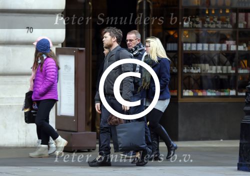 Londen 14 december 2014
Sam Worthington met zijn zwangere vriendin Lara Bingle in Londen