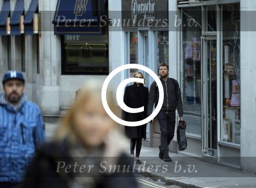 Londen 14 december 2014
Sam Worthington met zijn zwangere vriendin Lara Bingle in Londen