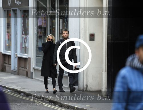Londen 14 december 2014
Sam Worthington met zijn zwangere vriendin Lara Bingle in Londen