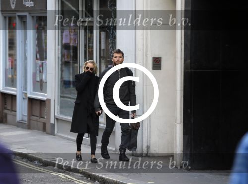 Londen 14 december 2014
Sam Worthington met zijn zwangere vriendin Lara Bingle in Londen