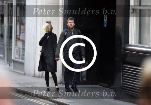 Londen 14 december 2014
Sam Worthington met zijn zwangere vriendin Lara Bingle in Londen