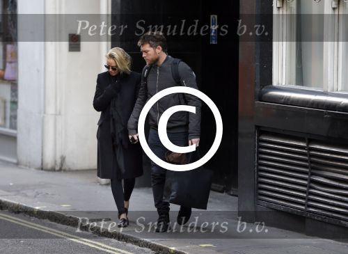 Londen 14 december 2014
Sam Worthington met zijn zwangere vriendin Lara Bingle in Londen