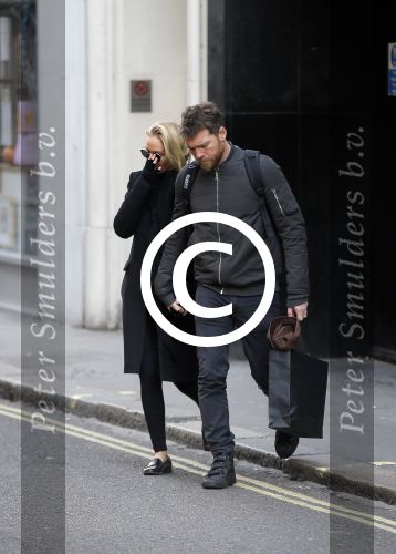 Londen 14 december 2014
Sam Worthington met zijn zwangere vriendin Lara Bingle in Londen