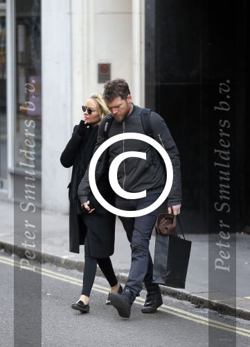 Londen 14 december 2014
Sam Worthington met zijn zwangere vriendin Lara Bingle in Londen