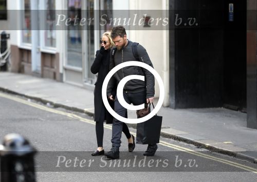 Londen 14 december 2014
Sam Worthington met zijn zwangere vriendin Lara Bingle in Londen