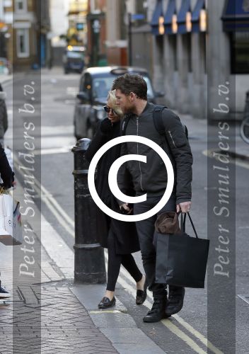 Londen 14 december 2014
Sam Worthington met zijn zwangere vriendin Lara Bingle in Londen