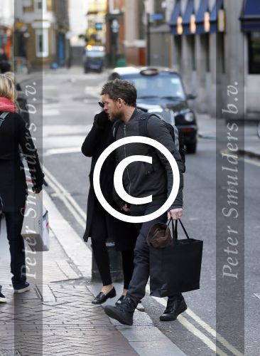 Londen 14 december 2014
Sam Worthington met zijn zwangere vriendin Lara Bingle in Londen