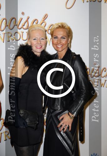 Amsterdam 1 december 2014
Premiere Gooische vrouwen 2 in het nieuwe de la mar met in de hoofdrollen Linda de Mol Lies Visschedijk Tjitske Reijdinga en Susan Visser. Sandra Peek met een vriendin