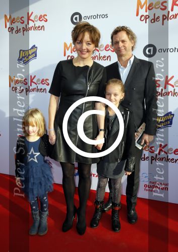 Amsterdam 22 november 2014
Premiere Mees Kees in carre met in de hoofdrollen Willem Voogd Sanne Wallis de Vries  Felix Osinga, en Brent Thomassen. Sanne Wallis de Vries met man en kinderen