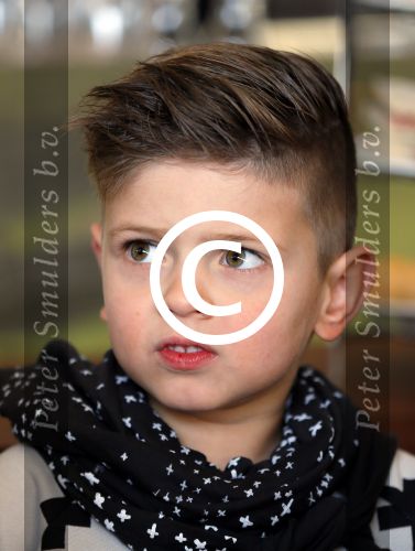 Ridderkerk 10 november 2014
Presentatie Helden met oa Klaasjan Huntelaar met vrouw en kinderen bij v d Valk. Seb Huntelaar