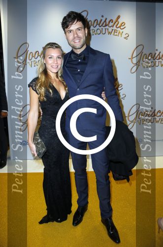 Amsterdam 1 december 2014
Premiere Gooische vrouwen 2 in het nieuwe de la mar met in de hoofdrollen Linda de Mol Lies Visschedijk Tjitske Reijdinga en Susan Visser. Simon Keizer en zijn vrouw Annemarie met een tatoo