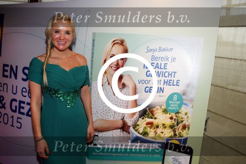 Hoorn 18 december 2014
Presentatie boek Sonja Bakker in de schouwburg van Hoorn.
Jan Reus en hun zoon Bram zijn ook aanwezig.