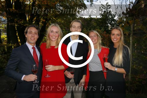 Vaassen 9 november 2014
Presentatie nieuwe produktlijn Aad Ouborg Bourgini genaamd. De presentatie is in restaurant de Leest van Jacob Jan Boerma. Tim Florentine Nikki Lotte en Jaap Ouborg en Aad en Dorien