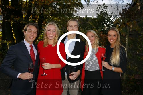 Vaassen 9 november 2014
Presentatie nieuwe produktlijn Aad Ouborg Bourgini genaamd. De presentatie is in restaurant de Leest van Jacob Jan Boerma. Tim Florentine Nikki Lotte en Jaap Ouborg en Aad en Dorien
