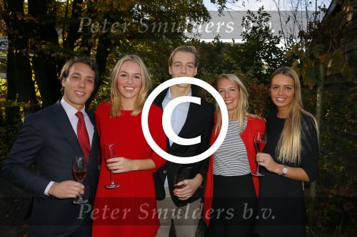 Vaassen 9 november 2014
Presentatie nieuwe produktlijn Aad Ouborg Bourgini genaamd. De presentatie is in restaurant de Leest van Jacob Jan Boerma. Tim Florentine Nikki Lotte en Jaap Ouborg en Aad en Dorien