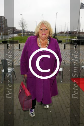 Amsterdam 7 december 2014
George Baker ( Hans Bouwens) vietr met familie en collega\'s zijn 70e verjaardag.
Tineke de Nooij