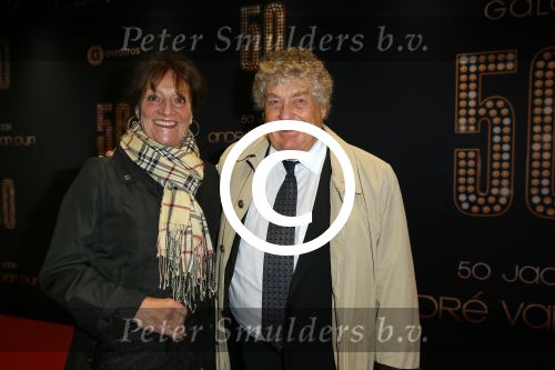 Utrecht 18 november 2014
Andre v Duin viert zijn 50 jarig artiesten bestaan in het Beatrix theater. Tonny Eyk met vrouw