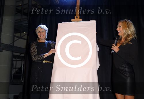 Amsterdam 11 december 2014
Presentatie van het nieuwe tijdschrift en platform van Wendy v Dijk.
Prinses Laurentien onthult het eerste exemplaar.